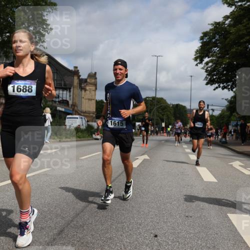 29.06.2025 - hella hamburg halbmarathon Yannick Fuchs http://msf.ph/oto/8219813 29.06.2025 10:33:01 20KM 1042, 1615, 1688, 1710, 2262, 2296, 2745, 2849, 3014, 3431, 3530, 4148, 5091, 5248, 6095, 6684, 7110, 7229, 8002, 8091, 11049, 11379, 12915, 13755, 14688, 14992, 16075, 17154, 17623, 17722, 18529, 18584, 18761 meine-sportfotos.de
