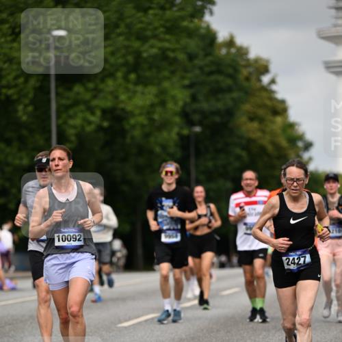 29.06.2025 - hella hamburg halbmarathon Dr. Thomas Lammeyer http://msf.ph/oto/8219844 29.06.2025 10:12:59 Kennedybrücke 1147, 1188, 1823, 2427, 2978, 3762, 4592, 4859, 5885, 6674, 7198, 7348, 9718, 9823, 9951, 9958, 10035, 10092, 10194, 10609, 10857 meine-sportfotos.de