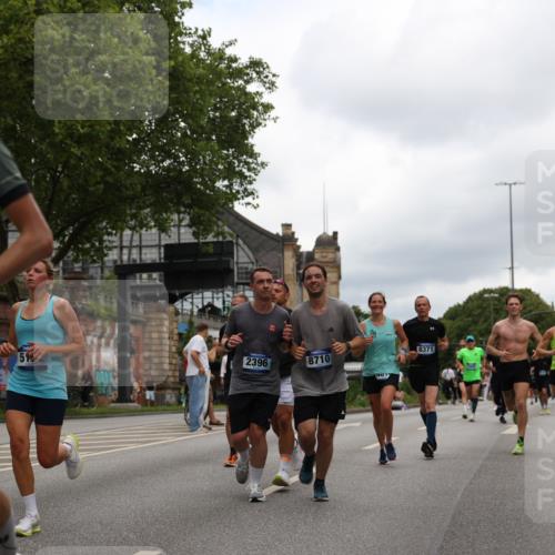 29.06.2025 - hella hamburg halbmarathon Yannick Fuchs http://msf.ph/oto/8219854 29.06.2025 10:45:59 20KM 2287, 2364, 2396, 2397, 2595, 2670, 2818, 4140, 4814, 5008, 5102, 5482, 6286, 6390, 6657, 6776, 7409, 7724, 7732, 7786, 8371, 8413, 8661, 8710, 9074, 9082, 10115, 11551, 11791, 12224, 12367, 12580, 13015, 13047, 13051, 13792, 14122, 14561, 14865, 15356, 15643, 15727, 15829, 15831, 16003, 16179, 16357, 16591, 17033, 17682, 17815, 17962, 17978, 17997, 18019, 18475, 18869, 18982 meine-sportfotos.de