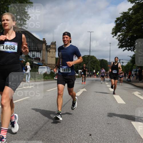29.06.2025 - hella hamburg halbmarathon Yannick Fuchs http://msf.ph/oto/8219870 29.06.2025 10:33:01 20KM 1042, 1615, 1688, 1710, 2262, 2296, 2745, 2849, 3014, 3431, 3530, 4148, 5091, 5248, 6095, 6684, 7110, 7229, 8002, 8091, 11049, 11379, 12915, 13755, 14688, 14992, 16075, 17154, 17623, 17722, 18529, 18584, 18761 meine-sportfotos.de