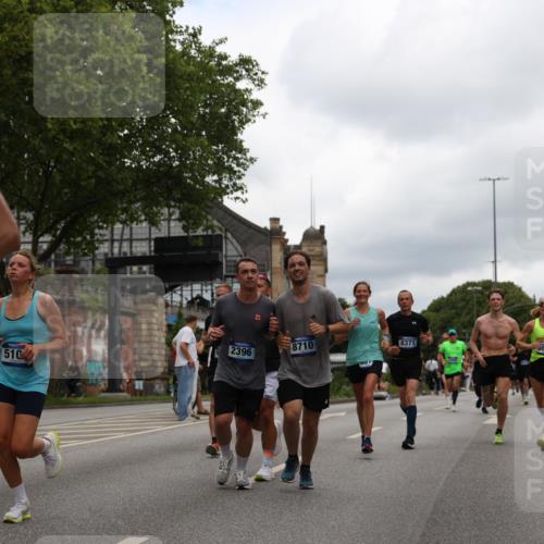 29.06.2025 - hella hamburg halbmarathon Yannick Fuchs http://msf.ph/oto/8219910 29.06.2025 10:45:59 20KM 2287, 2364, 2396, 2397, 2595, 2670, 2818, 4140, 4814, 5008, 5102, 5482, 6286, 6390, 6657, 6776, 7409, 7724, 7732, 7786, 8371, 8413, 8661, 8710, 9074, 9082, 10115, 11551, 11791, 12224, 12367, 12580, 13015, 13047, 13051, 13792, 14122, 14561, 14865, 15356, 15643, 15727, 15829, 15831, 16003, 16179, 16357, 16591, 17033, 17682, 17815, 17962, 17978, 17997, 18019, 18475, 18869, 18982 meine-sportfotos.de
