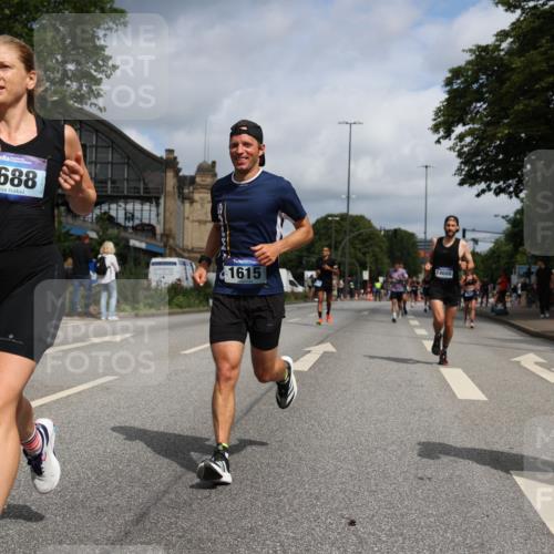 29.06.2025 - hella hamburg halbmarathon Yannick Fuchs http://msf.ph/oto/8219923 29.06.2025 10:33:01 20KM 1042, 1615, 1688, 1710, 2262, 2296, 2745, 2849, 3014, 3431, 3530, 4148, 5091, 5248, 6095, 6684, 7110, 7229, 8002, 8091, 11049, 11379, 12915, 13755, 14688, 14992, 16075, 17154, 17623, 17722, 18529, 18584, 18761 meine-sportfotos.de