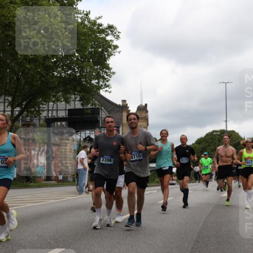 29.06.2025 - hella hamburg halbmarathon Yannick Fuchs http://msf.ph/oto/8219925 29.06.2025 10:45:59 20KM 2287, 2364, 2396, 2397, 2595, 2670, 2818, 4140, 4814, 5008, 5102, 5482, 6286, 6390, 6657, 6776, 7409, 7724, 7732, 7786, 8371, 8413, 8661, 8710, 9074, 9082, 10115, 11551, 11791, 12224, 12367, 12580, 13015, 13047, 13051, 13792, 14122, 14561, 14865, 15356, 15643, 15727, 15829, 15831, 16003, 16179, 16357, 16591, 17033, 17682, 17815, 17962, 17978, 17997, 18019, 18475, 18869, 18982 meine-sportfotos.de