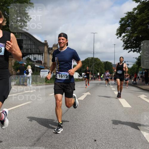 29.06.2025 - hella hamburg halbmarathon Yannick Fuchs http://msf.ph/oto/8219992 29.06.2025 10:33:01 20KM 1042, 1615, 1688, 1710, 2262, 2296, 2745, 2849, 3014, 3431, 3530, 4148, 5091, 5248, 6095, 6684, 7110, 7229, 8002, 8091, 11049, 11379, 12915, 13755, 14688, 14992, 16075, 17154, 17623, 17722, 18529, 18584, 18761 meine-sportfotos.de