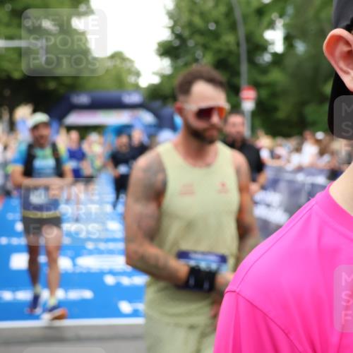 29.06.2025 - hella hamburg halbmarathon Zöllner http://msf.ph/oto/8220008 29.06.2025 10:52:11 Ziel 1482, 2397, 2595, 5032, 5093, 5378, 6897, 7732, 9082, 12135, 12580, 13726, 14248, 14300, 15506, 15829, 16003, 16179, 16320, 16666, 17033, 17130, 18475, 18801 meine-sportfotos.de