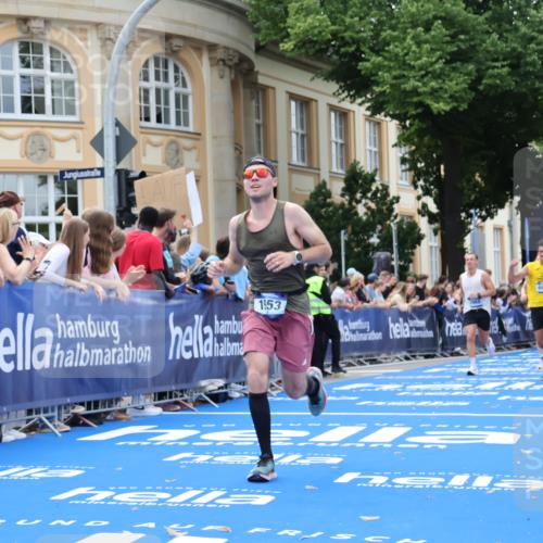 29.06.2025 - hella hamburg halbmarathon Strokosch-Dieckow http://msf.ph/oto/8220013 29.06.2025 10:28:42 Ziel 1953, 2604, 3968, 6090, 10222, 10486, 15655, 17213, 17428, 18763 meine-sportfotos.de