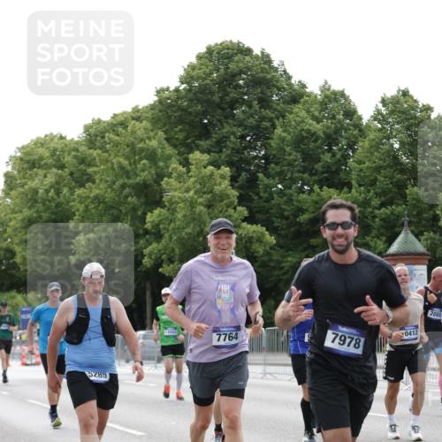29.06.2025 - hella hamburg halbmarathon Jannik Wohlers http://msf.ph/oto/8220026 29.06.2025 10:27:17 Lombardsbrücke 2080, 3389, 4372, 5177, 5285, 6214, 7764, 7978, 8085, 9688, 10158, 10412, 10413, 13043, 14206, 16838, 17427, 17791, 18012, 18301, 18626, 18766 meine-sportfotos.de