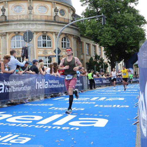 29.06.2025 - hella hamburg halbmarathon Strokosch-Dieckow http://msf.ph/oto/8220082 29.06.2025 10:28:42 Ziel 1953, 2604, 3968, 6090, 10222, 10486, 15655, 17213, 17428, 18763 meine-sportfotos.de