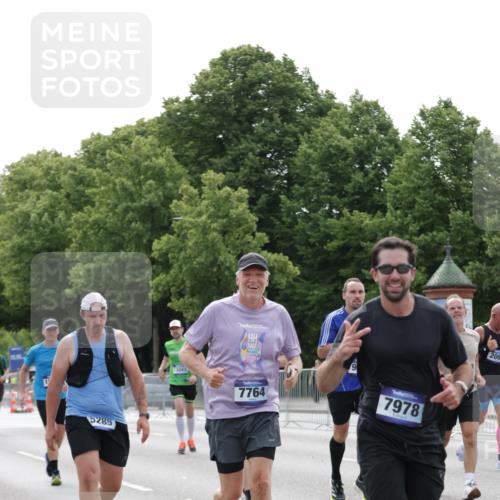 29.06.2025 - hella hamburg halbmarathon Jannik Wohlers http://msf.ph/oto/8220101 29.06.2025 10:27:17 Lombardsbrücke 2080, 3389, 4372, 5177, 5285, 6214, 7764, 7978, 8085, 9688, 10158, 10412, 10413, 13043, 14206, 16838, 17427, 17791, 18012, 18301, 18626, 18766 meine-sportfotos.de