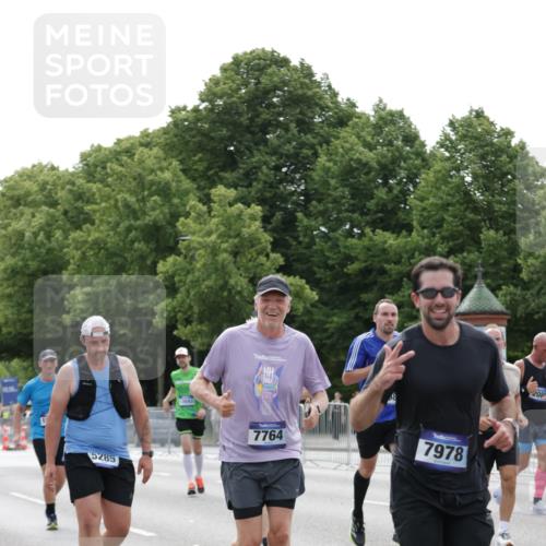 29.06.2025 - hella hamburg halbmarathon Jannik Wohlers http://msf.ph/oto/8220114 29.06.2025 10:27:17 Lombardsbrücke 2080, 3389, 4372, 5177, 5285, 6214, 7764, 7978, 8085, 9688, 10158, 10412, 10413, 13043, 14206, 16838, 17427, 17791, 18012, 18301, 18626, 18766 meine-sportfotos.de