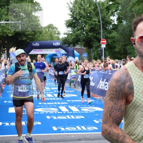 29.06.2025 - hella hamburg halbmarathon Zöllner http://msf.ph/oto/8220125 29.06.2025 10:52:12 Ziel 1482, 2397, 2595, 5032, 5093, 5378, 6897, 7732, 9082, 12135, 12580, 13726, 14248, 14300, 15275, 15829, 16003, 16179, 16320, 16591, 16666, 17033, 17130, 18475, 18801 meine-sportfotos.de