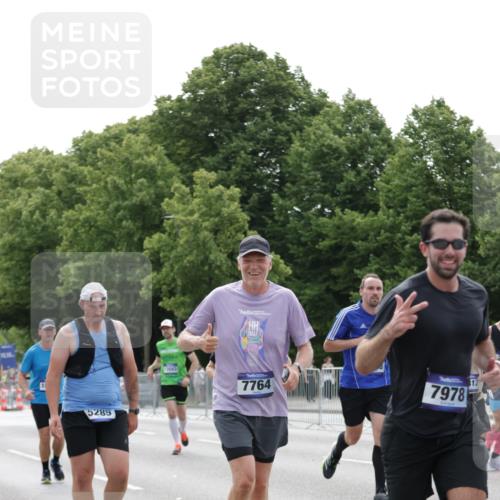 29.06.2025 - hella hamburg halbmarathon Jannik Wohlers http://msf.ph/oto/8220145 29.06.2025 10:27:17 Lombardsbrücke 2080, 3389, 4372, 5177, 5285, 6214, 7764, 7978, 8085, 9688, 10158, 10412, 10413, 13043, 14206, 16838, 17427, 17791, 18012, 18301, 18626, 18766 meine-sportfotos.de