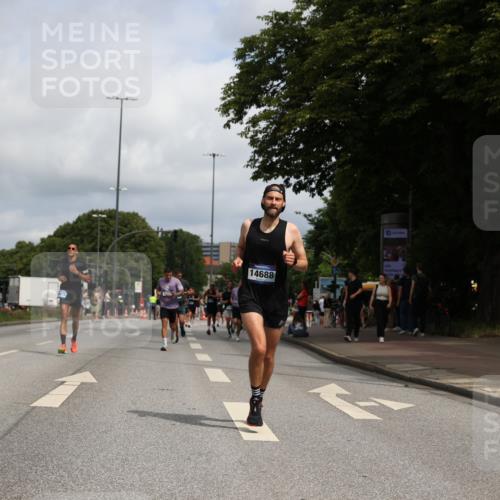 29.06.2025 - hella hamburg halbmarathon Yannick Fuchs http://msf.ph/oto/8220170 29.06.2025 10:33:02 20KM 1042, 1615, 1688, 1710, 2262, 2296, 2745, 2849, 3014, 3431, 3530, 4148, 5091, 5248, 6095, 6684, 7110, 7229, 8002, 8091, 11049, 11379, 12915, 13755, 14688, 14992, 15372, 16075, 17154, 17623, 17722, 18529, 18584, 18761 meine-sportfotos.de