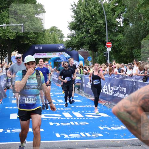 29.06.2025 - hella hamburg halbmarathon Zöllner http://msf.ph/oto/8220193 29.06.2025 10:52:12 Ziel 1482, 2397, 2595, 5032, 5093, 5378, 6897, 7732, 9082, 12135, 12580, 13726, 14248, 14300, 15275, 15829, 16003, 16179, 16320, 16591, 16666, 17033, 17130, 18475, 18801 meine-sportfotos.de