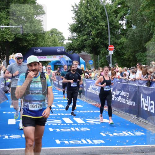 29.06.2025 - hella hamburg halbmarathon Zöllner http://msf.ph/oto/8220207 29.06.2025 10:52:12 Ziel 1482, 2397, 2595, 5032, 5093, 5378, 6897, 7732, 9082, 12135, 12580, 13726, 14248, 14300, 15275, 15829, 16003, 16179, 16320, 16591, 16666, 17033, 17130, 18475, 18801 meine-sportfotos.de