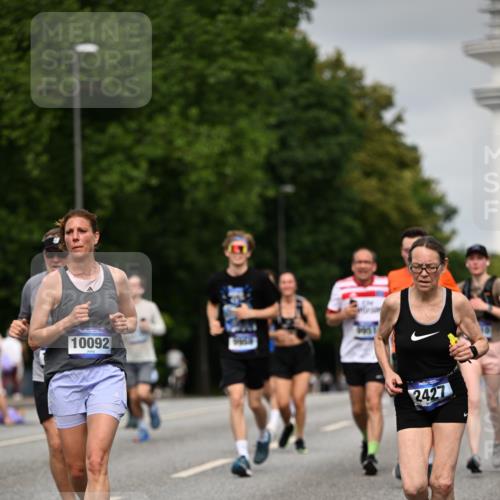 29.06.2025 - hella hamburg halbmarathon Dr. Thomas Lammeyer http://msf.ph/oto/8220300 29.06.2025 10:12:59 Kennedybrücke 1147, 1188, 1823, 2427, 2978, 3762, 4592, 4859, 5885, 6674, 7198, 7348, 9718, 9823, 9951, 9958, 10035, 10092, 10194, 10609, 10857 meine-sportfotos.de