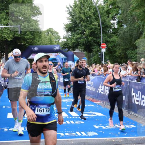 29.06.2025 - hella hamburg halbmarathon Zöllner http://msf.ph/oto/8220328 29.06.2025 10:52:13 Ziel 1482, 2397, 2595, 4837, 5032, 5087, 5093, 5378, 5482, 6897, 7732, 9082, 12135, 12580, 13726, 14248, 14300, 15275, 15829, 16003, 16320, 16591, 16666, 17033, 17130, 18475, 18801 meine-sportfotos.de