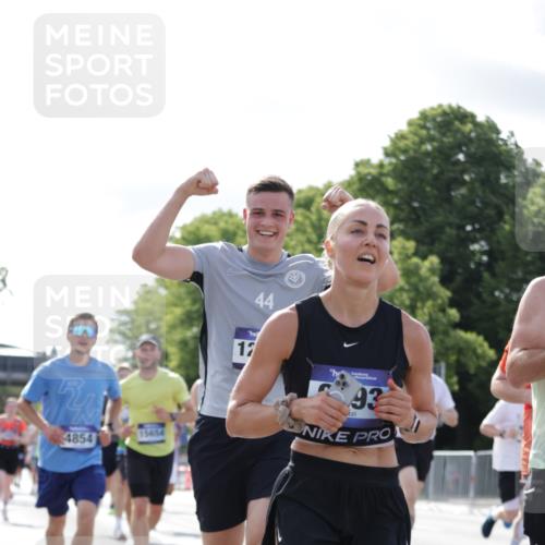 29.06.2025 - hella hamburg halbmarathon Jannik Wohlers http://msf.ph/oto/8220365 29.06.2025 09:50:45 Lombardsbrücke 1256, 1677, 1941, 1962, 2579, 3700, 3947, 4854, 4888, 4889, 5087, 5275, 5387, 6429, 6593, 6639, 6721, 6901, 7116, 7284, 7635, 7693, 8091, 8122, 8319, 8966, 9262, 9313, 9371, 9380, 9755, 9833, 9885, 10193, 10415, 10469, 11907, 11922, 12153, 12385, 12434, 12808, 12915, 13268, 13525, 14093, 14274, 14447, 14484, 14811, 14816, 15654, 15706, 15866, 15873, 16224, 16295, 16761, 17245, 17492, 17668, 17834, 18055, 18192, 18274, 18650, 18963 meine-sportfotos.de