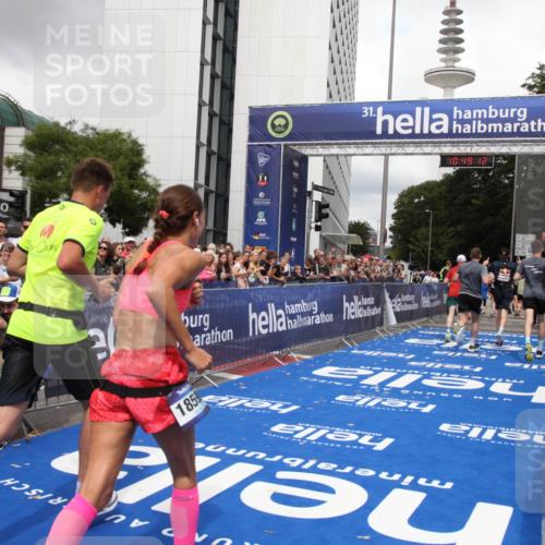 29.06.2025 - hella hamburg halbmarathon Michael Strokosch http://msf.ph/oto/8220381 29.06.2025 10:49:11 Ziel 4832, 4847, 4890, 6389, 7297, 8302, 10184, 13614, 15523, 16414, 16627, 16731, 17173, 17632, 18598, 18842 meine-sportfotos.de