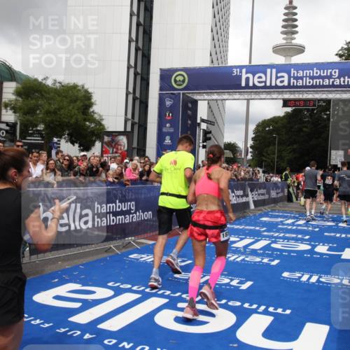 29.06.2025 - hella hamburg halbmarathon Michael Strokosch http://msf.ph/oto/8220395 29.06.2025 10:49:12 Ziel 4832, 4847, 4890, 6389, 8302, 10184, 13614, 15523, 16414, 16627, 16731, 17173, 17632, 18598, 18842 meine-sportfotos.de