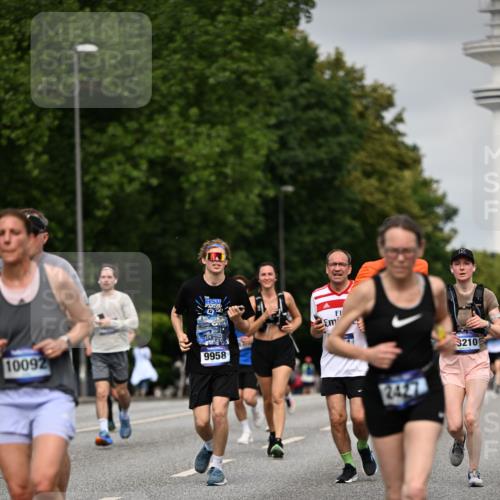 29.06.2025 - hella hamburg halbmarathon Dr. Thomas Lammeyer http://msf.ph/oto/8220413 29.06.2025 10:12:59 Kennedybrücke 1147, 1188, 1823, 2427, 2978, 3762, 4592, 4859, 5885, 6674, 7198, 7348, 9718, 9823, 9951, 9958, 10035, 10092, 10194, 10609, 10857 meine-sportfotos.de