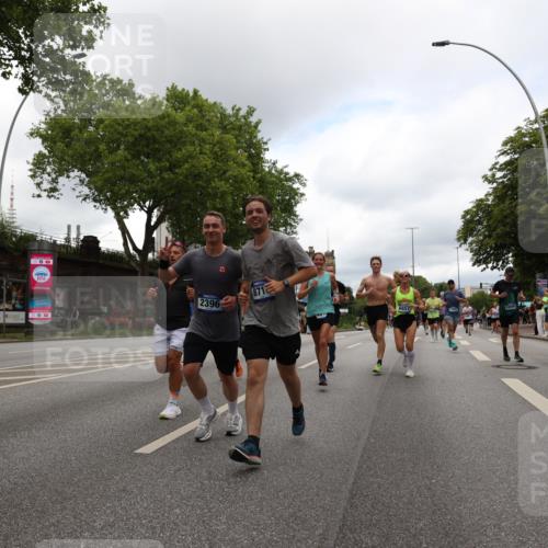 29.06.2025 - hella hamburg halbmarathon Yannick Fuchs http://msf.ph/oto/8220424 29.06.2025 10:46:01 20KM 2287, 2364, 2396, 2397, 2595, 2670, 2818, 4140, 4814, 5008, 5032, 5093, 5102, 5482, 6286, 6390, 6657, 7409, 7724, 7732, 7786, 8371, 8413, 8661, 8710, 9082, 10115, 11551, 11791, 12224, 12367, 12580, 13015, 13047, 13051, 13792, 14122, 14300, 14561, 14865, 15356, 15643, 15727, 15829, 15831, 16003, 16179, 16357, 16591, 17033, 17815, 17978, 17997, 18019, 18475, 18801, 18869, 18982 meine-sportfotos.de