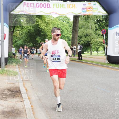 29.06.2025 - hella hamburg halbmarathon MichiJ http://msf.ph/oto/8220451 29.06.2025 10:24:16 Zwischen KM18-KM19 1344, 4050, 4740, 7466, 10771, 11559, 11898, 13419, 14603, 15115, 15991, 16964 meine-sportfotos.de