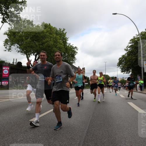 29.06.2025 - hella hamburg halbmarathon Yannick Fuchs http://msf.ph/oto/8220549 29.06.2025 10:46:01 20KM 2287, 2364, 2396, 2397, 2595, 2670, 2818, 4140, 4814, 5008, 5032, 5093, 5102, 5482, 6286, 6390, 6657, 7409, 7724, 7732, 7786, 8371, 8413, 8661, 8710, 9082, 10115, 11551, 11791, 12224, 12367, 12580, 13015, 13047, 13051, 13792, 14122, 14300, 14561, 14865, 15356, 15643, 15727, 15829, 15831, 16003, 16179, 16357, 16591, 17033, 17815, 17978, 17997, 18019, 18475, 18801, 18869, 18982 meine-sportfotos.de