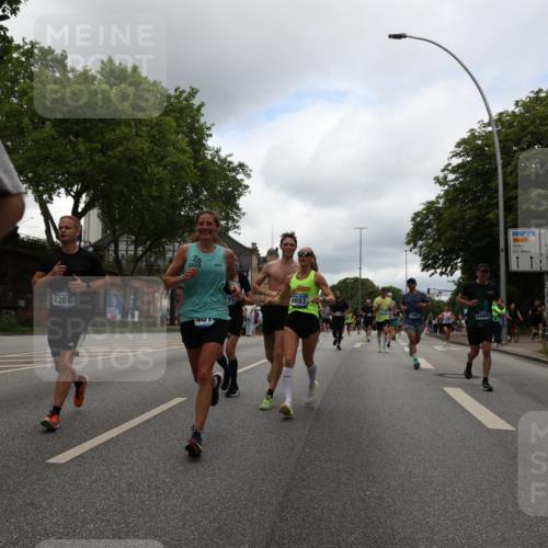 29.06.2025 - hella hamburg halbmarathon Yannick Fuchs http://msf.ph/oto/8220569 29.06.2025 10:46:02 20KM 2287, 2364, 2396, 2397, 2595, 2670, 2818, 4140, 4814, 5008, 5032, 5093, 5102, 5482, 6286, 6390, 6657, 7409, 7724, 7732, 8371, 8413, 8661, 8710, 9082, 9093, 10115, 11551, 11791, 12224, 12367, 12580, 13015, 13047, 13051, 13792, 14122, 14300, 14561, 15356, 15643, 15727, 15829, 15831, 16003, 16179, 16357, 16591, 17033, 17815, 17978, 17997, 18019, 18475, 18801, 18869, 18982 meine-sportfotos.de