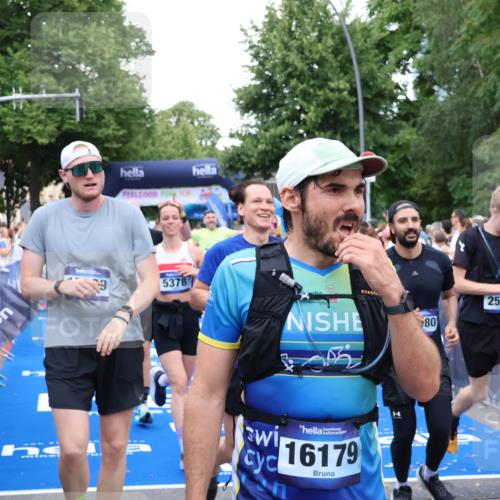 29.06.2025 - hella hamburg halbmarathon Zöllner http://msf.ph/oto/8220575 29.06.2025 10:52:14 Ziel 1482, 2397, 2595, 4837, 5032, 5087, 5093, 5378, 5482, 6897, 7732, 9082, 12135, 12580, 13726, 14248, 14300, 15275, 15829, 16003, 16320, 16591, 16666, 17033, 17130, 18475, 18801 meine-sportfotos.de