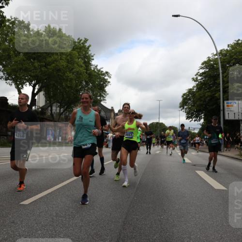 29.06.2025 - hella hamburg halbmarathon Yannick Fuchs http://msf.ph/oto/8220584 29.06.2025 10:46:02 20KM 2287, 2364, 2396, 2397, 2595, 2670, 2818, 4140, 4814, 5008, 5032, 5093, 5102, 5482, 6286, 6390, 6657, 7409, 7724, 7732, 8371, 8413, 8661, 8710, 9082, 9093, 10115, 11551, 11791, 12224, 12367, 12580, 13015, 13047, 13051, 13792, 14122, 14300, 14561, 15356, 15643, 15727, 15829, 15831, 16003, 16179, 16357, 16591, 17033, 17815, 17978, 17997, 18019, 18475, 18801, 18869, 18982 meine-sportfotos.de