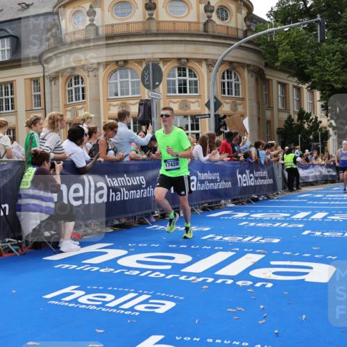 29.06.2025 - hella hamburg halbmarathon Strokosch-Dieckow http://msf.ph/oto/8220592 29.06.2025 10:28:48 Ziel 1827, 2604, 3968, 6090, 10486, 15655, 17428, 18763 meine-sportfotos.de