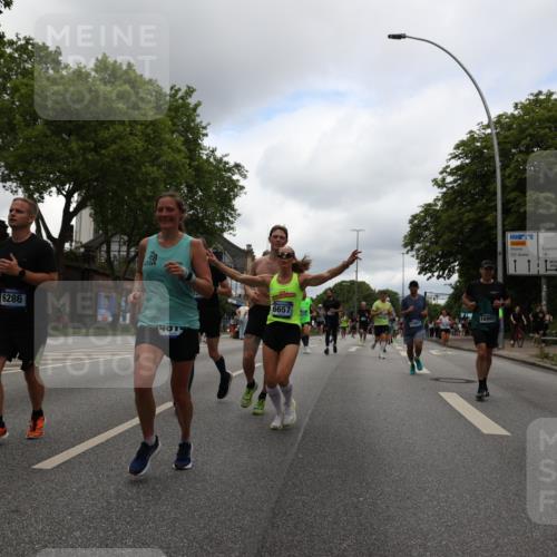 29.06.2025 - hella hamburg halbmarathon Yannick Fuchs http://msf.ph/oto/8220606 29.06.2025 10:46:02 20KM 2287, 2364, 2396, 2397, 2595, 2670, 2818, 4140, 4814, 5008, 5032, 5093, 5102, 5482, 6286, 6390, 6657, 7409, 7724, 7732, 8371, 8413, 8661, 8710, 9082, 9093, 10115, 11551, 11791, 12224, 12367, 12580, 13015, 13047, 13051, 13792, 14122, 14300, 14561, 15356, 15643, 15727, 15829, 15831, 16003, 16179, 16357, 16591, 17033, 17815, 17978, 17997, 18019, 18475, 18801, 18869, 18982 meine-sportfotos.de
