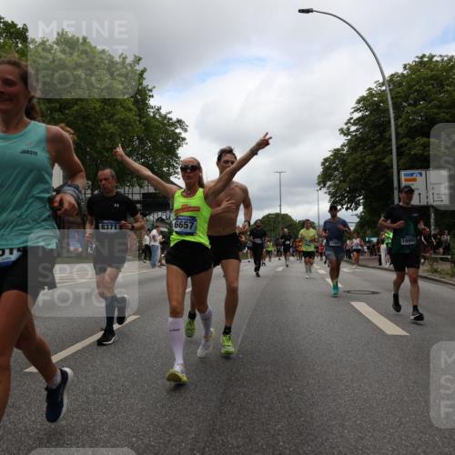 29.06.2025 - hella hamburg halbmarathon Yannick Fuchs http://msf.ph/oto/8220633 29.06.2025 10:46:02 20KM 2287, 2364, 2396, 2397, 2595, 2670, 2818, 4140, 4814, 5008, 5032, 5093, 5102, 5482, 6286, 6390, 6657, 7409, 7724, 7732, 8371, 8413, 8661, 8710, 9082, 9093, 10115, 11551, 11791, 12224, 12367, 12580, 13015, 13047, 13051, 13792, 14122, 14300, 14561, 15356, 15643, 15727, 15829, 15831, 16003, 16179, 16357, 16591, 17033, 17815, 17978, 17997, 18019, 18475, 18801, 18869, 18982 meine-sportfotos.de