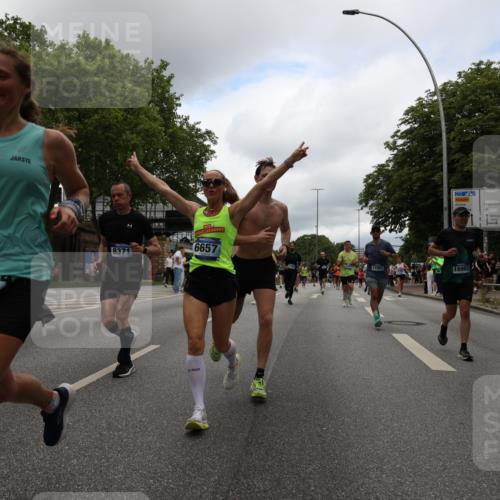 29.06.2025 - hella hamburg halbmarathon Yannick Fuchs http://msf.ph/oto/8220645 29.06.2025 10:46:02 20KM 2287, 2364, 2396, 2397, 2595, 2670, 2818, 4140, 4814, 5008, 5032, 5093, 5102, 5482, 6286, 6390, 6657, 7409, 7724, 7732, 8371, 8413, 8661, 8710, 9082, 9093, 10115, 11551, 11791, 12224, 12367, 12580, 13015, 13047, 13051, 13792, 14122, 14300, 14561, 15356, 15643, 15727, 15829, 15831, 16003, 16179, 16357, 16591, 17033, 17815, 17978, 17997, 18019, 18475, 18801, 18869, 18982 meine-sportfotos.de
