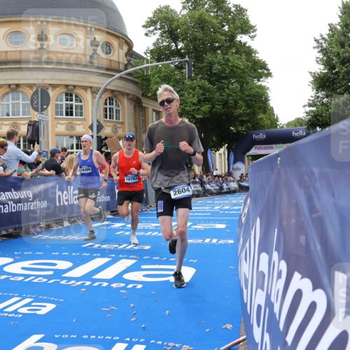 29.06.2025 - hella hamburg halbmarathon Strokosch-Dieckow http://msf.ph/oto/8220655 29.06.2025 10:28:50 Ziel 1827, 2604, 10486, 17428, 18763, 19142 meine-sportfotos.de