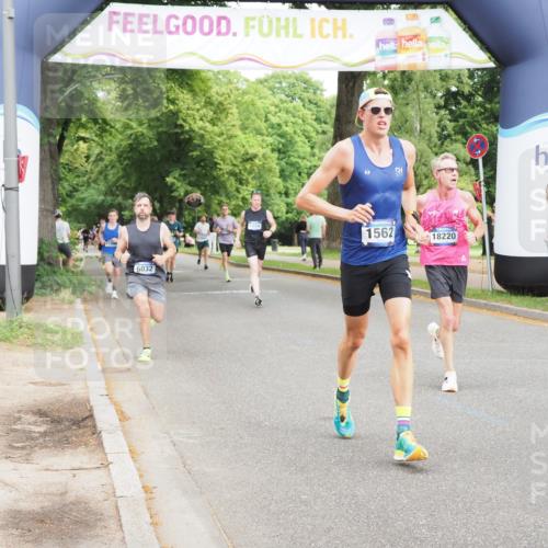29.06.2025 - hella hamburg halbmarathon MichiJ http://msf.ph/oto/8220657 29.06.2025 10:24:19 Zwischen KM18-KM19 1562, 5554, 6032, 11559, 11898, 13419, 14603, 15115, 15991, 18220 meine-sportfotos.de