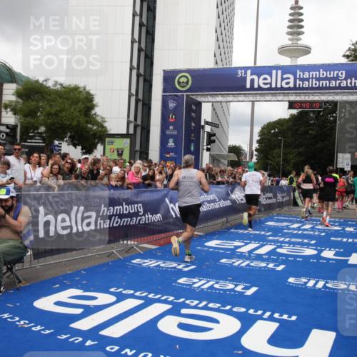 29.06.2025 - hella hamburg halbmarathon Michael Strokosch http://msf.ph/oto/8220721 29.06.2025 10:49:18 Ziel 2013, 6158, 6389, 8112, 9348, 10053, 10184, 13450, 15523, 16369, 16414, 16731, 18842 meine-sportfotos.de