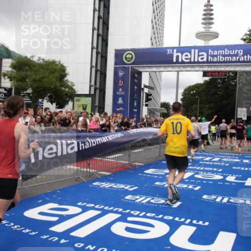 29.06.2025 - hella hamburg halbmarathon Michael Strokosch http://msf.ph/oto/8220738 29.06.2025 10:49:19 Ziel 2013, 6158, 8112, 9348, 10053, 10184, 13450, 15523, 16369, 16414, 16731, 18842 meine-sportfotos.de