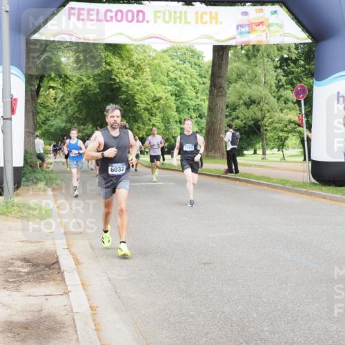 29.06.2025 - hella hamburg halbmarathon MichiJ http://msf.ph/oto/8220778 29.06.2025 10:24:19 Zwischen KM18-KM19 1562, 5554, 6032, 11559, 11898, 13419, 14603, 15115, 15991, 18220 meine-sportfotos.de