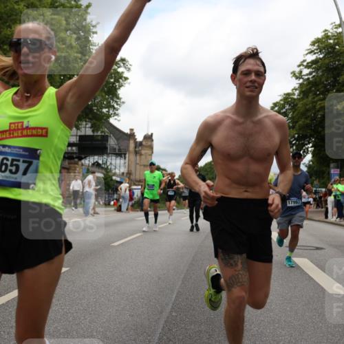29.06.2025 - hella hamburg halbmarathon Yannick Fuchs http://msf.ph/oto/8220789 29.06.2025 10:46:03 20KM 2287, 2364, 2396, 2397, 2595, 2670, 2818, 4140, 4814, 5008, 5032, 5093, 5102, 5482, 6286, 6390, 6657, 7409, 7724, 7732, 8371, 8661, 8710, 9082, 9093, 9876, 10115, 11551, 11791, 12224, 12367, 12580, 13015, 13047, 13051, 13792, 14122, 14300, 14561, 15356, 15727, 15829, 15831, 16003, 16179, 16357, 16591, 17033, 17815, 17997, 18475, 18801, 18869, 18982 meine-sportfotos.de