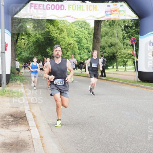29.06.2025 - hella hamburg halbmarathon MichiJ http://msf.ph/oto/8220790 29.06.2025 10:24:20 Zwischen KM18-KM19 1562, 5554, 6032, 11559, 13419, 14603, 15115, 17306, 18220 meine-sportfotos.de