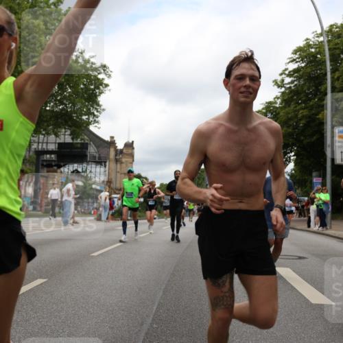 29.06.2025 - hella hamburg halbmarathon Yannick Fuchs http://msf.ph/oto/8220802 29.06.2025 10:46:03 20KM 2287, 2364, 2396, 2397, 2595, 2670, 2818, 4140, 4814, 5008, 5032, 5093, 5102, 5482, 6286, 6390, 6657, 7409, 7724, 7732, 8371, 8661, 8710, 9082, 9093, 9876, 10115, 11551, 11791, 12224, 12367, 12580, 13015, 13047, 13051, 13792, 14122, 14300, 14561, 15356, 15727, 15829, 15831, 16003, 16179, 16357, 16591, 17033, 17815, 17997, 18475, 18801, 18869, 18982 meine-sportfotos.de