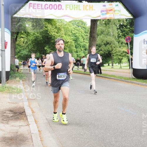 29.06.2025 - hella hamburg halbmarathon MichiJ http://msf.ph/oto/8220807 29.06.2025 10:24:20 Zwischen KM18-KM19 1562, 5554, 6032, 11559, 13419, 14603, 15115, 17306, 18220 meine-sportfotos.de