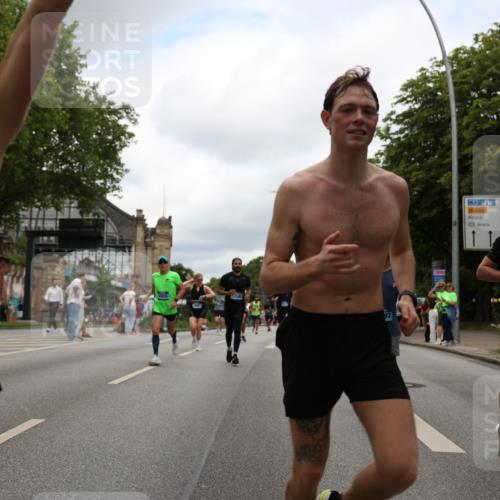 29.06.2025 - hella hamburg halbmarathon Yannick Fuchs http://msf.ph/oto/8220818 29.06.2025 10:46:03 20KM 2287, 2364, 2396, 2397, 2595, 2670, 2818, 4140, 4814, 5008, 5032, 5093, 5102, 5482, 6286, 6390, 6657, 7409, 7724, 7732, 8371, 8661, 8710, 9082, 9093, 9876, 10115, 11551, 11791, 12224, 12367, 12580, 13015, 13047, 13051, 13792, 14122, 14300, 14561, 15356, 15727, 15829, 15831, 16003, 16179, 16357, 16591, 17033, 17815, 17997, 18475, 18801, 18869, 18982 meine-sportfotos.de