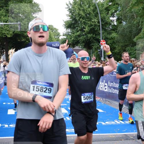 29.06.2025 - hella hamburg halbmarathon Zöllner http://msf.ph/oto/8220856 29.06.2025 10:52:16 Ziel 1482, 2397, 4419, 4837, 5032, 5087, 5093, 5482, 6897, 9074, 9082, 12135, 13726, 14248, 14300, 15275, 16003, 16320, 16591, 17033, 17130, 18475, 18801 meine-sportfotos.de