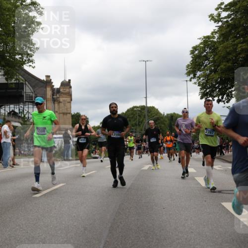 29.06.2025 - hella hamburg halbmarathon Yannick Fuchs http://msf.ph/oto/8220900 29.06.2025 10:46:04 20KM 2287, 2364, 2396, 2397, 2595, 2670, 2818, 4140, 4814, 5008, 5032, 5093, 5102, 5482, 6286, 6390, 6657, 7409, 7724, 7732, 8371, 8661, 8710, 9082, 9093, 9876, 10115, 11551, 11791, 12367, 12580, 13015, 13047, 13051, 13792, 14122, 14300, 14561, 15356, 15727, 15829, 15831, 16003, 16179, 16357, 16591, 17033, 17815, 17997, 18475, 18801, 18869, 18982 meine-sportfotos.de