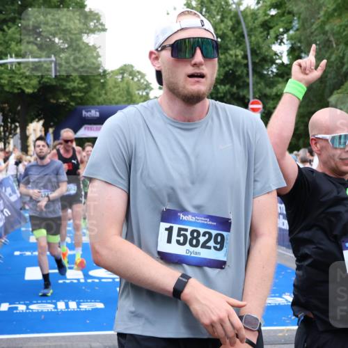 29.06.2025 - hella hamburg halbmarathon Zöllner http://msf.ph/oto/8220930 29.06.2025 10:52:17 Ziel 2397, 4419, 4837, 5032, 5087, 5482, 6164, 6897, 7896, 9074, 9082, 12135, 13726, 14248, 14300, 15275, 15446, 16003, 16320, 16591, 17033, 17130, 18475 meine-sportfotos.de