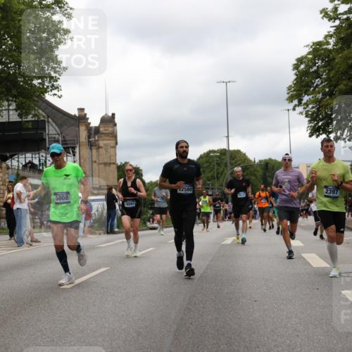 29.06.2025 - hella hamburg halbmarathon Yannick Fuchs http://msf.ph/oto/8221008 29.06.2025 10:46:04 20KM 2287, 2364, 2396, 2397, 2595, 2670, 2818, 4140, 4814, 5008, 5032, 5093, 5102, 5482, 6286, 6390, 6657, 7409, 7724, 7732, 8371, 8661, 8710, 9082, 9093, 9876, 10115, 11551, 11791, 12367, 12580, 13015, 13047, 13051, 13792, 14122, 14300, 14561, 15356, 15727, 15829, 15831, 16003, 16179, 16357, 16591, 17033, 17815, 17997, 18475, 18801, 18869, 18982 meine-sportfotos.de
