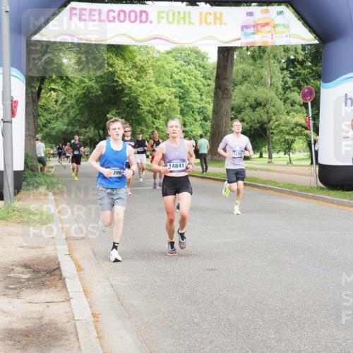 29.06.2025 - hella hamburg halbmarathon MichiJ http://msf.ph/oto/8221041 29.06.2025 10:24:22 Zwischen KM18-KM19 1562, 5554, 6032, 12751, 14841, 15115, 17306, 18220 meine-sportfotos.de